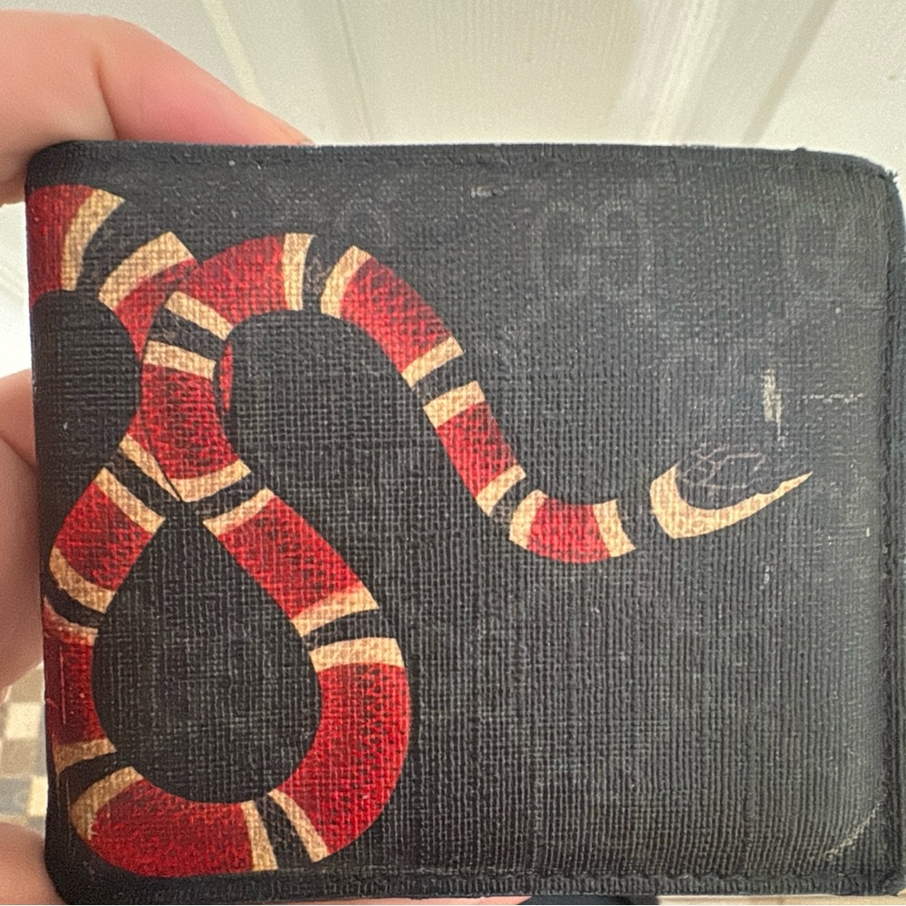 Gucci snake wallet no box or dust cover
